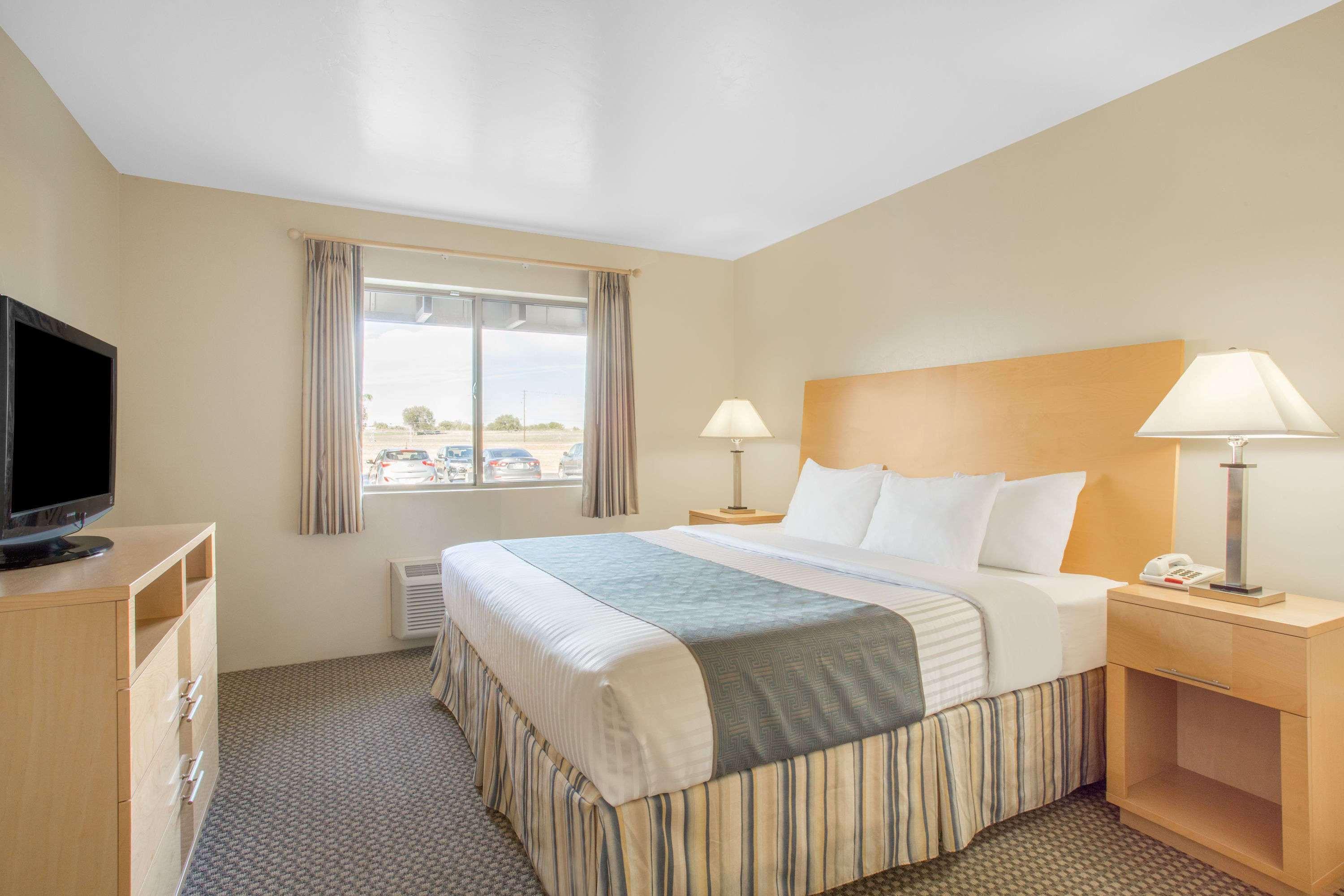 Days Inn By Wyndham Chino Valley Exterior photo